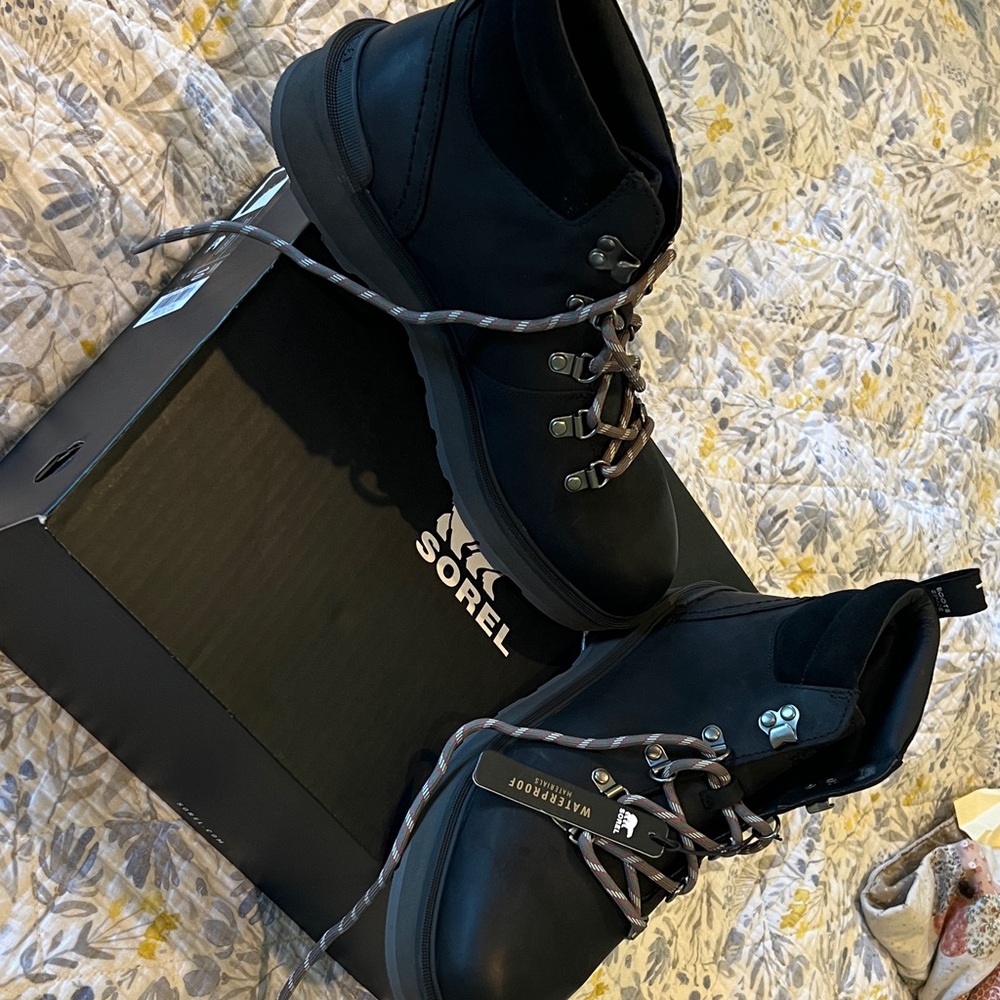 Sorel Hi Line Hiker boots - size 10